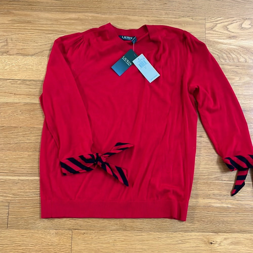 LAUREN
RALPH LAUREN sweater.